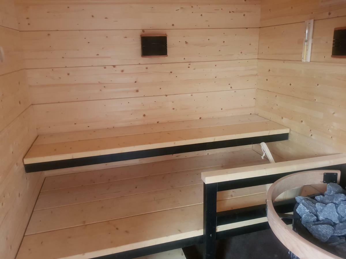 Amaroq Explorers Basecamp Тремп Экстерьер фото